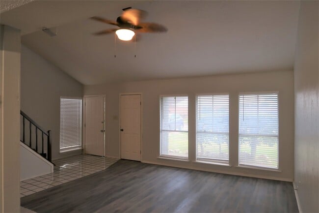 Photo - 15326 McConn St