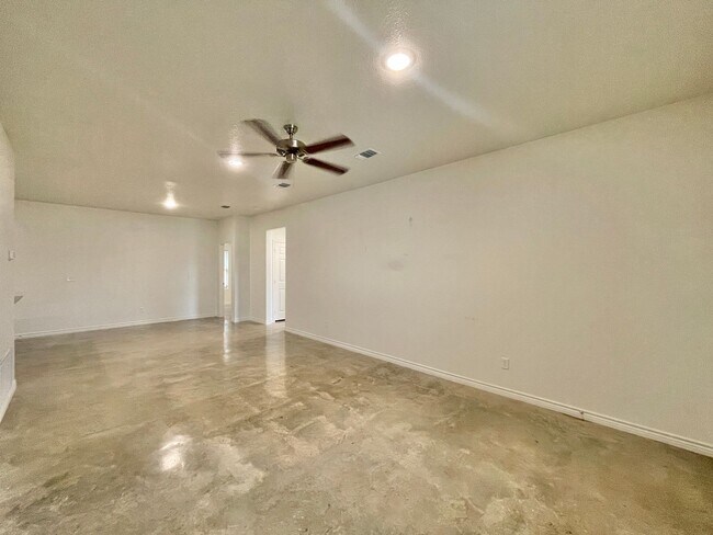 Photo - 1811 Emma Naylor Ct Unit B