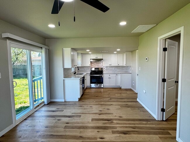 Photo - 1176 W Maple St