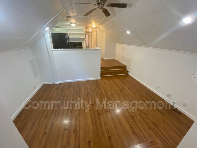 Building Photo - 18819 Greenwell Springs Rd Unit Apt D4