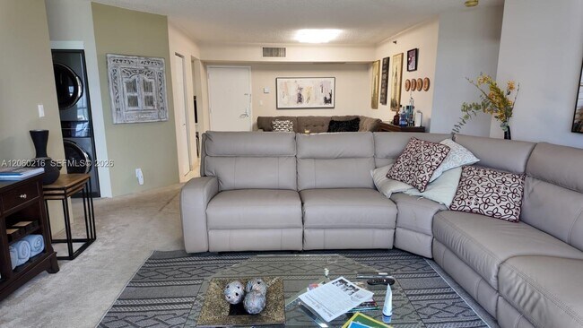 Building Photo - 3600 Mystic Pointe Dr Unit 1111