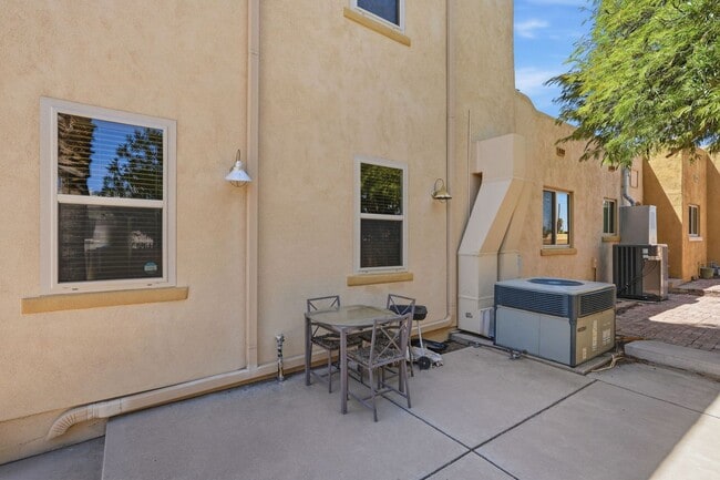 Photo - 934 N Campbell Ave