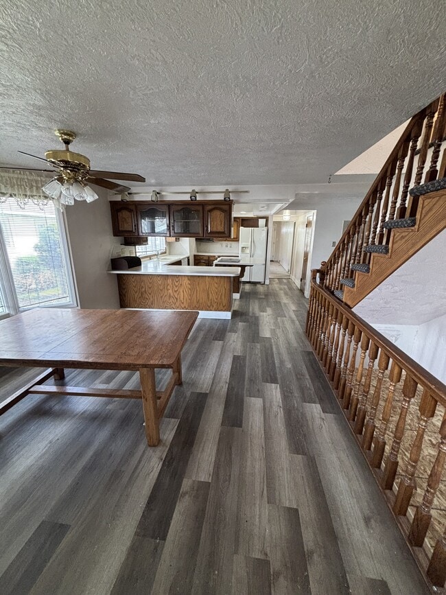 Photo - 187 E 5th St