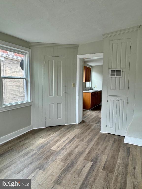 Photo - 107 S Queen St