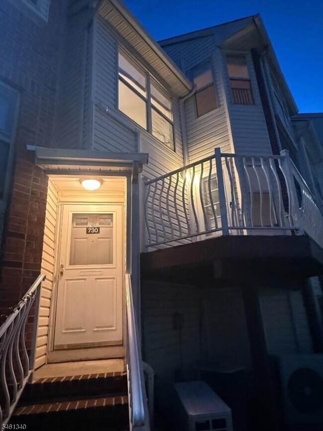 730 Harbortown Blvd