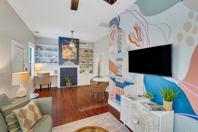 Photo - 307 W Waldburg Ln