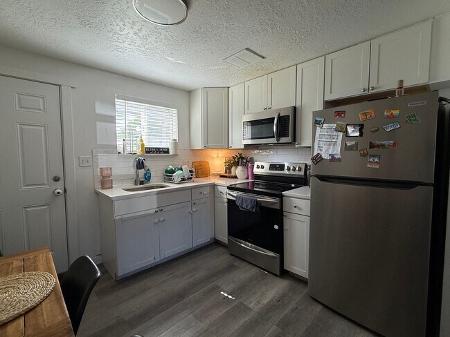 Photo - Freshly Renovated 2 Bedroom Orem Apartment!! Unit 1440