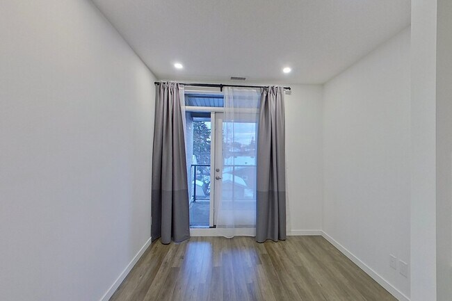 Photo - 11503-276 76 Ave NW