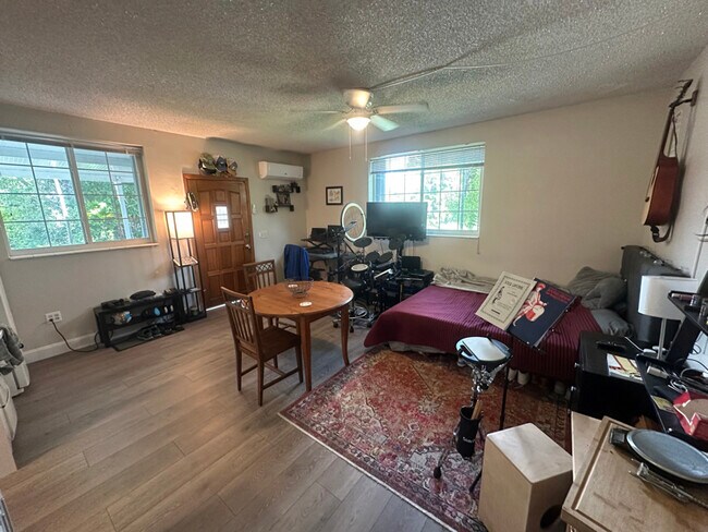 Photo - 200 Whitethorn Dr