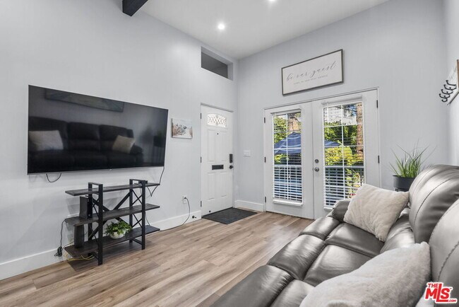 Photo - 120 Driftwood St Unit 1/2