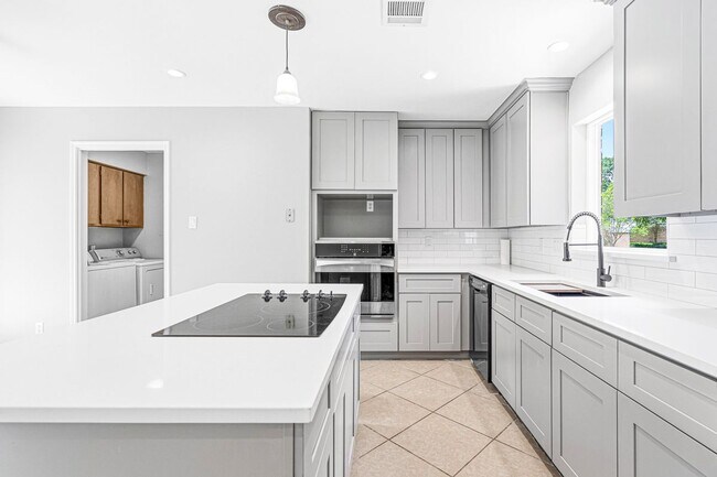 Photo - 1046 Apache Falls Dr