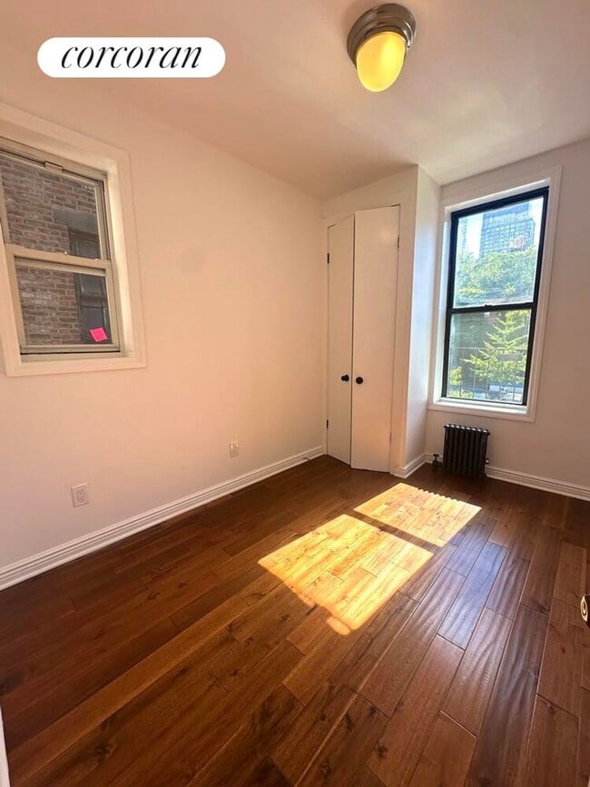 Photo - 326 W 47th St