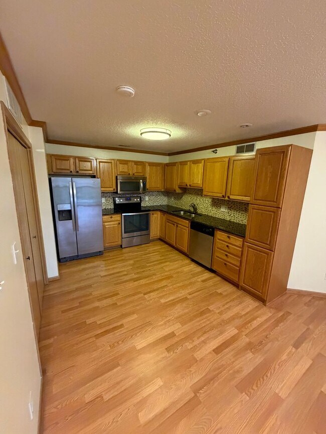 Photo - Condo For Rent!