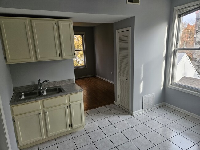 Photo - 1025 W Cullerton St Unit 3F