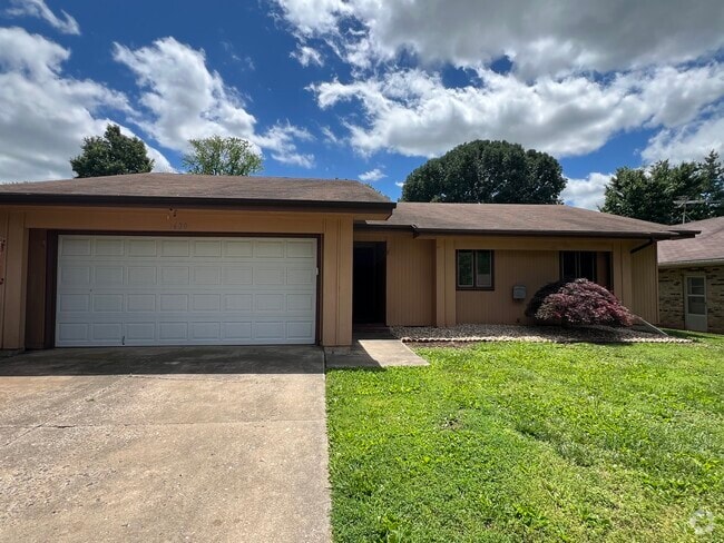 Building Photo - 1630 E Walnut Lawn St Rental