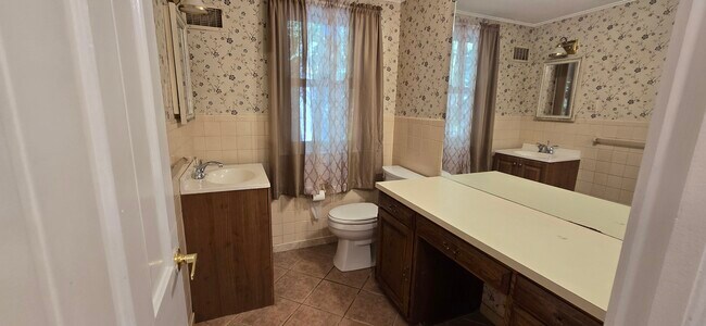 Photo - 187 W Avon Rd