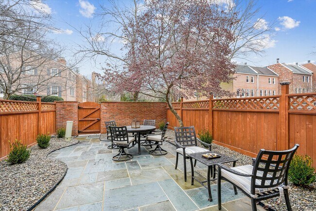 Building Photo - 1605 Dunterry Pl