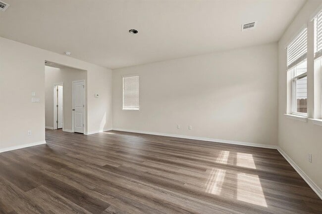 Photo - 129 Greenway Ln