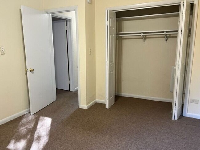 Photo - 2121 Angus Rd Unidad 11