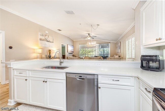 Building Photo - 975 Tarpon Cove Dr Unit 204
