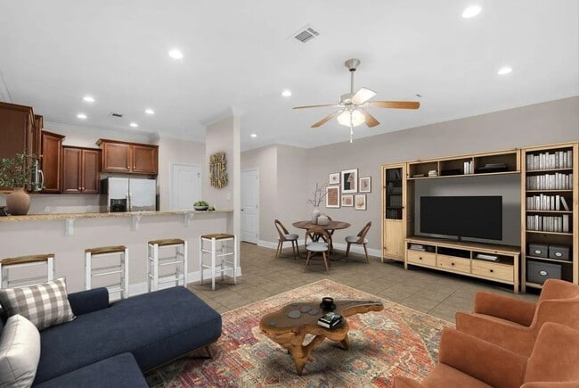 Photo - 17 W Shady Oaks Ln
