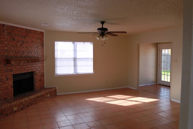 Photo - Updated 3/2/1 Great location for TTU/LCU/Medical District - Available AUGUST