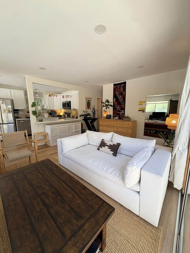 503 E Aliso St Unit D
