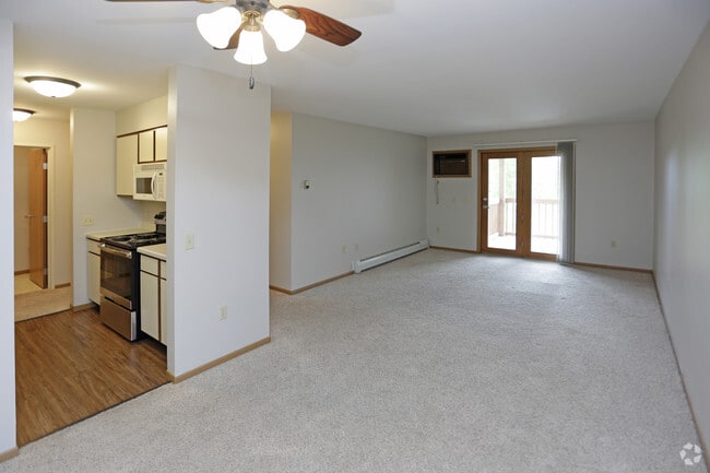 2BR, 1BA - 936 SF
