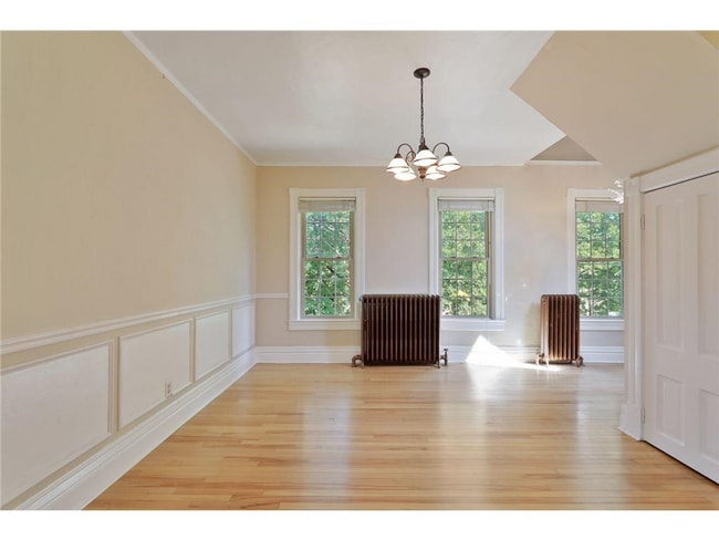 Living Room - 403 Dewey St Unit 2