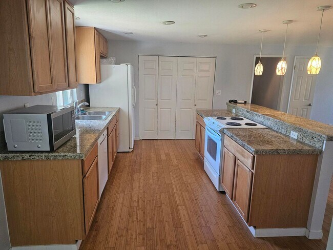 Photo - Cascade Renton area - 3 bedroom 2 bathroom...