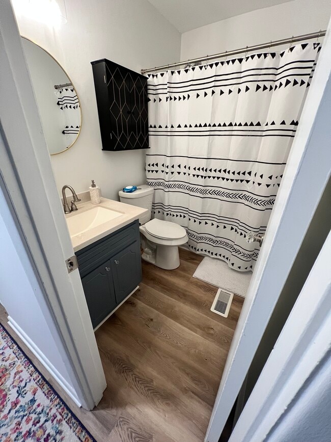 Photo - 2530 Rolling View Dr SE