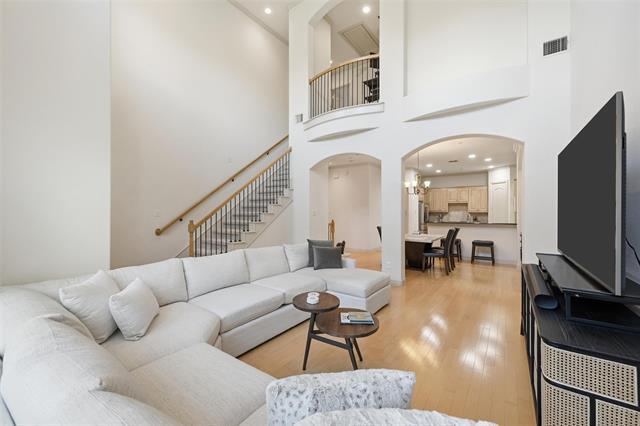 Photo - 8225 Short St