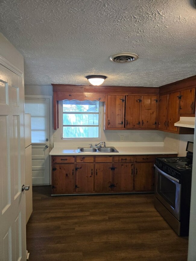 Photo - 24 W 76th St