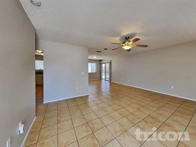 Photo - 7520 Darlene St