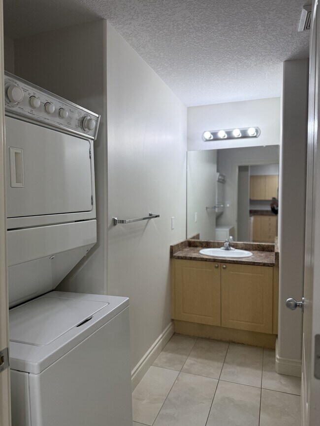 Photo - 4701 49 Ave Unit IT-205