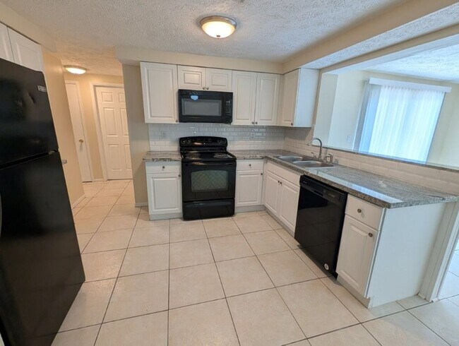 6617 Lenoir Dr