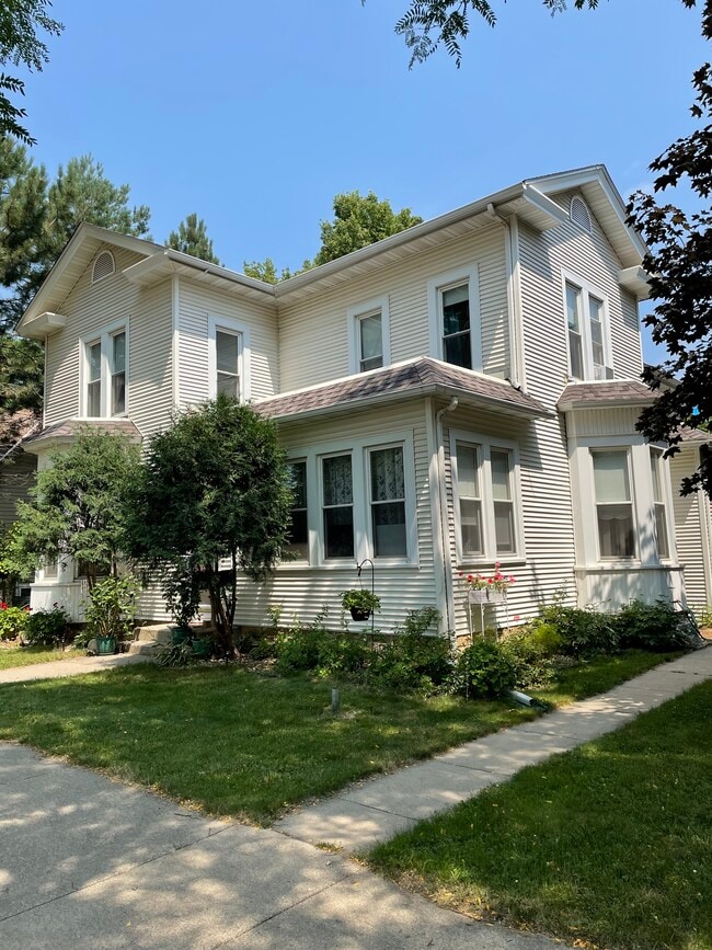 Photo - 407 Grace St Unit Upper