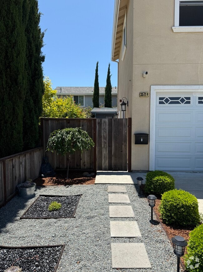 Building Photo - 3571 Christensen Ln Unit 3571B Rental