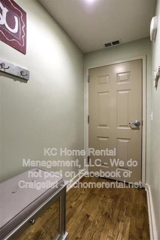 Photo - 200 E 43rd St