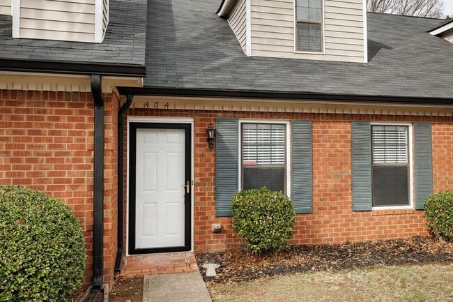 Photo - 474 Huntington Road