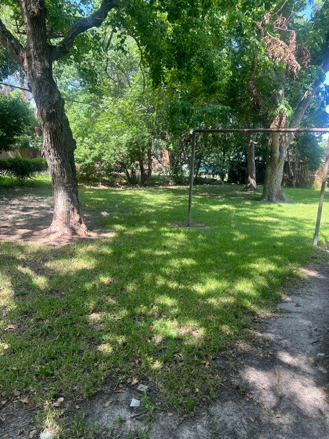 1910 Oaklawn Dr
