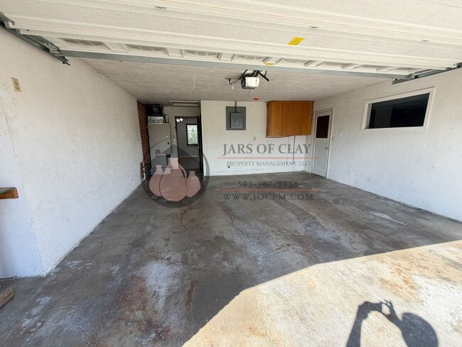 Photo - 3BR Single-Level Home in NE Salem | Tons of Storage!