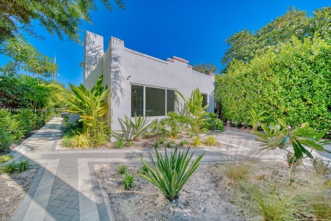 Photo - 845 NE 119th St