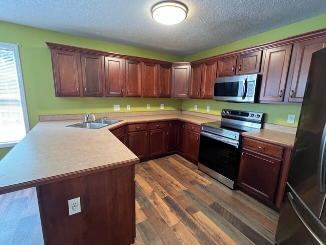 Photo - 450 Winding Bluff Way