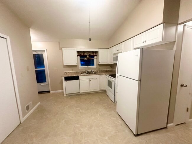 Photo - 16484 Taft Rd