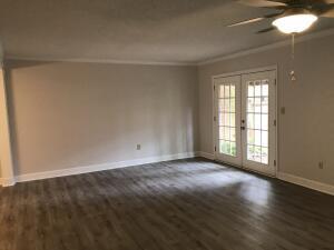 Photo - 200 Heatherwood Park Way