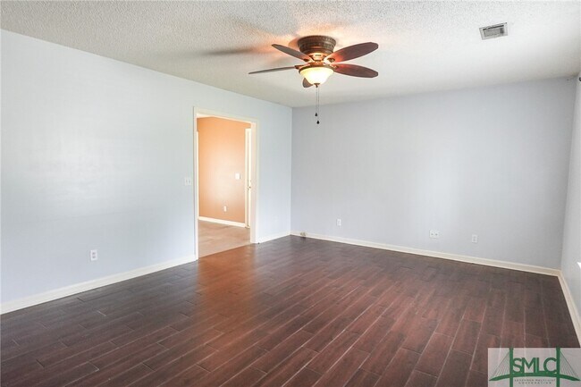 Photo - 208 Poplar St