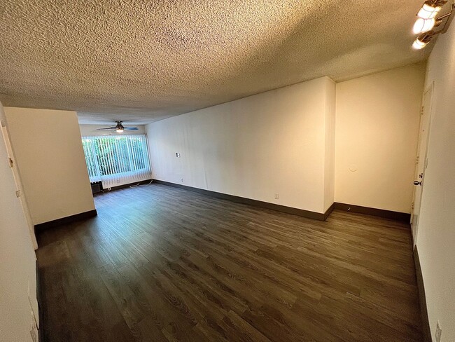 Photo - 3359 Mentone Ave Unit 8