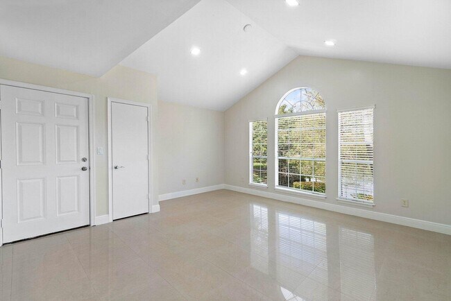 Photo - 1165 Crystal Way Unidad J