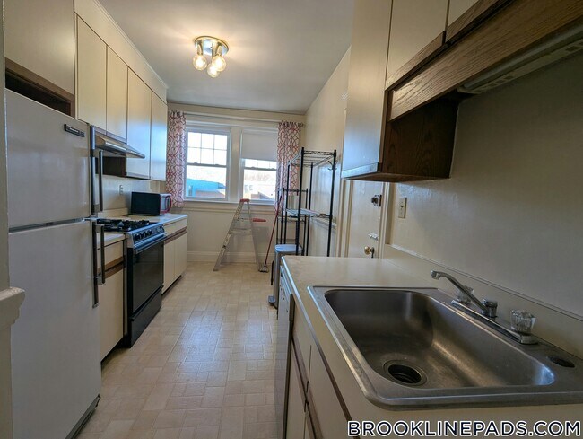 Photo - 52 Babcock St Unit 5